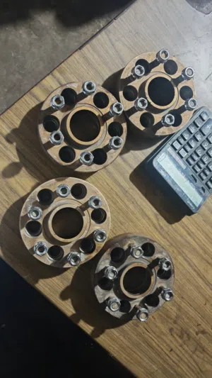 سبيسرات مع البراغي للبيع
