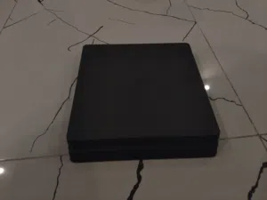 ps4 slim + ذراع + cd