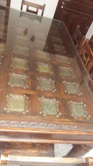 طاولة طعام فاخره مع 8 كراسي، خشب ثقيل ، طلبية خاصه شغل يد مطعمه بالنحاس