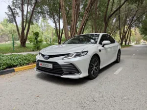 Toyota Camry Hybrid 2024 GLE. Under warranty 0 accident 0 owner