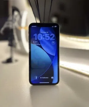 للبيع iPhone 11
