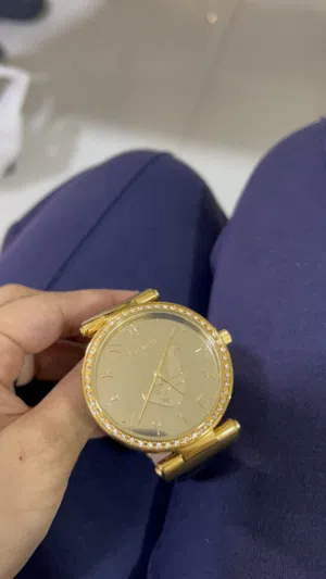 ساعات مجان مطلية بذهب عيار 18 قيراط