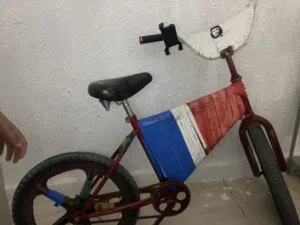 للبيع قاري نجمة معدل وعليه جنزير وعليه علم فرنسا الي يبيه خاص