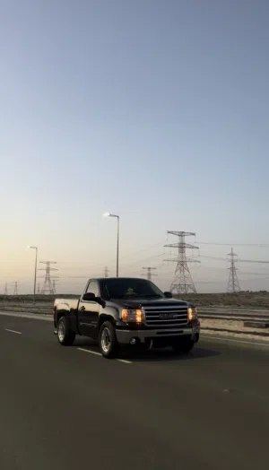 جمس سييرا 2010 غماره 1500 مكينه 5.3 نظيف للبيع