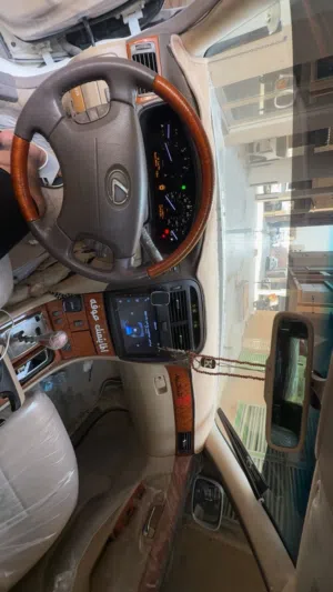 Used Lexus LS in Ajman