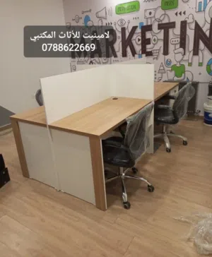 وحدة اعمال رباعية بعدة الوان شامل التوصيل والتركيب قياس 240سم ب 120سم مع درجين معلقات لكل مكتب