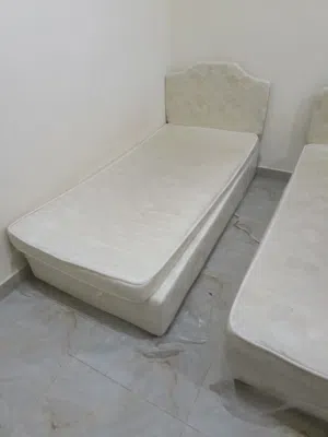 سرير للبيع عدد 2 مع مرتبه عدد 2