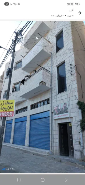 عماره الزرقاء عله الشارع الرئيسي مقابل مول باب المدينه شارع الجيش موجره بلكامل