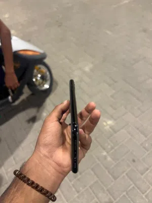 11 برو ماكس زيتوني مكفول ذاكره 256 ايفون بطاريه 71 ملحقاته واير وگفر سعر 350 وبي مجال
