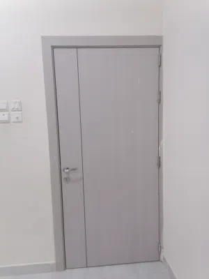 باب فايبر شبه جديد بدون فريم