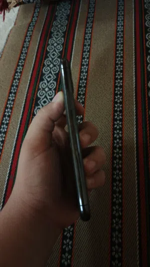 آيفون 11 بروه بحالة الوكاله