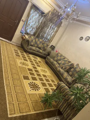 غرفة ضيوف 7 مقاعد عمر الغرفة سنتان