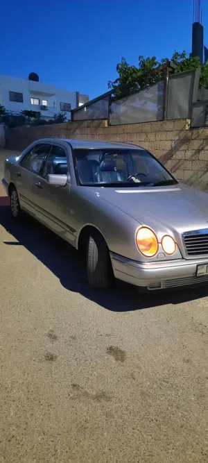 Mercedes E200