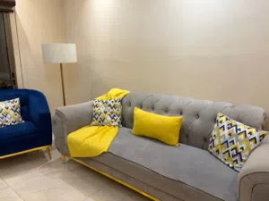 طقم كنب مع بوفيه وثريا للبيع