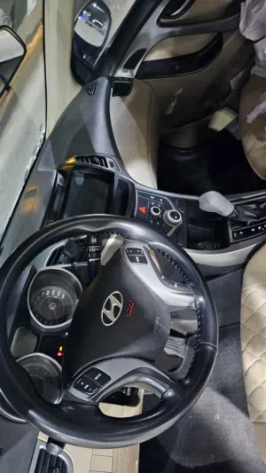Hyundai Elantra 2015 model Automatic gear