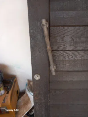 باب خشب مميز جدأ