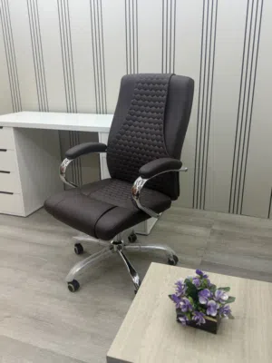 كرسي مدير جلد ايادي كروم حشوة ميموري فوم جلسه طبيه مميزه