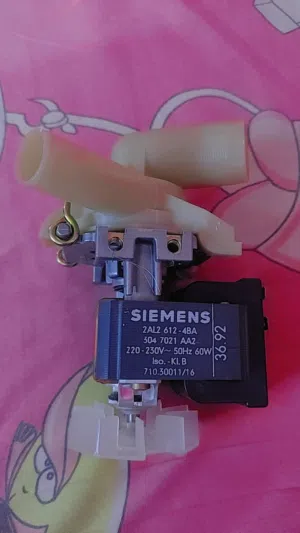 طلمبة صرف غسالة Siemens أصلية 100%، جديدة زيرو ولم تُستخدم نهائيًا، وارد الكويت،لغسالات بوش وسيمينز