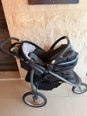 عرباية اطفال مع كرسي اطفال كاركو اصلي