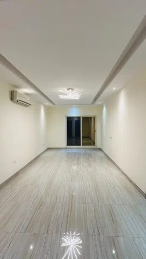 شقة انيقة و جميلة للبيع في العذيبة - Stunning 2BHK Flat for sale in Azaiba (تصلح للسكن او الاستثمار)