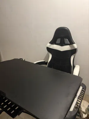 للبيع طاوله و كرسي