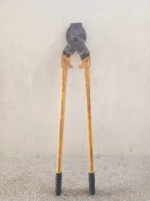 مقص لقسص الشجر و الحديد