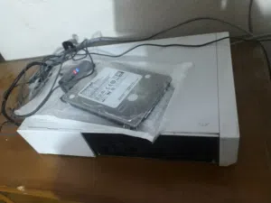 للبيعnintendo wii مهكر مع ملحقاته يحتوي على الكثير من الالعاب القوية مثل dragon ballz revenge