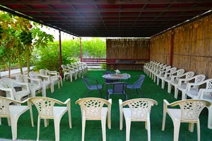 2 Bedrooms . Furnished . Daily3