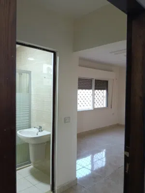 شقة طابقية للبيع في جبل طارق
