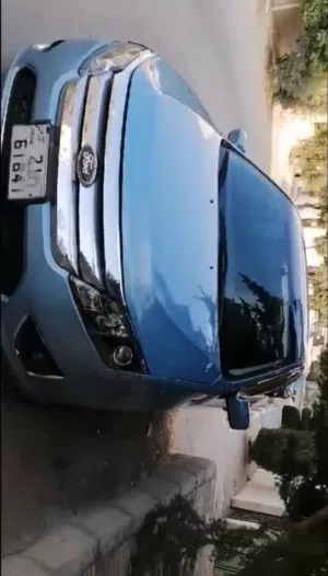 فورد فيوجن Titanium 2010 هجين صالون سيدان مرخصة بحالة جيدة مع تقنيات حديثة خالي قص قلابان