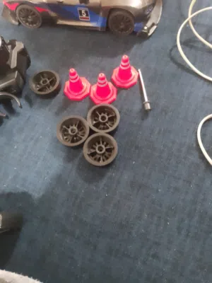 سيارة درفت (Drift Racing)لعبة سيارة للأطفال للبيع مستعملة شبه جديدة مع كامل ملحقاتها.