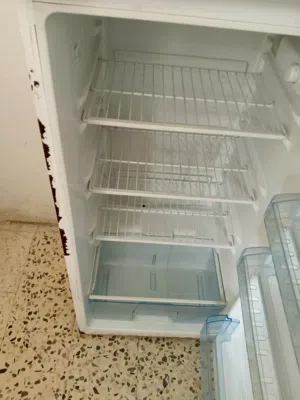 بيع عاجل – ثلاجة + غاز بحالة ممتازة بسعر حرق (25 دينار للقطعة)