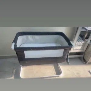 سرير أطفال بحاله جيدة