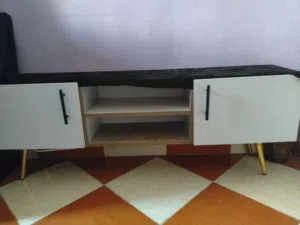 طاولة تلفزيون