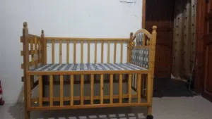 سرير اطفال خشب