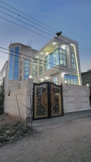 200 m2 More than 6 bedrooms Villa for Sale in Sana'a Ar Rawdah