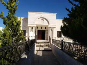فيلا للبيع في الفحيص قرب الكماليه ميزه