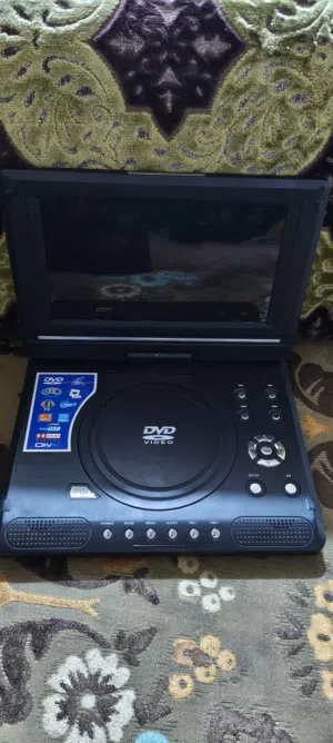 مشغل دي في دي وتلفزيون محمول (Portable TV & DVD Player)