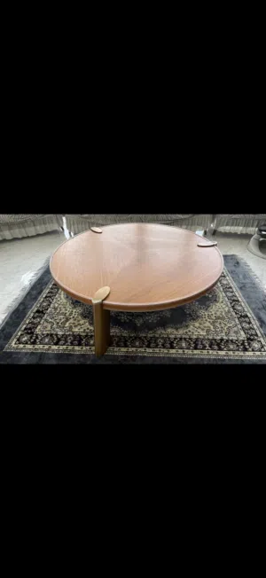 طاوله دائريه