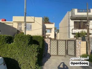 بيت كلاسك نظيف للبيع مقسم الى 3 وحدات سكنيه في القادسيه قرب شارع عام