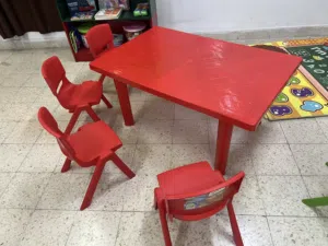 طاولة أطفال مع كراسي عظم للحضانة للروضة للمدرارس
