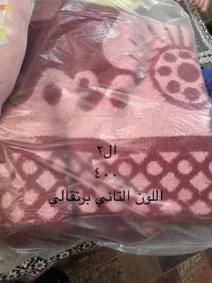 بطانيات مختلفة الالوان