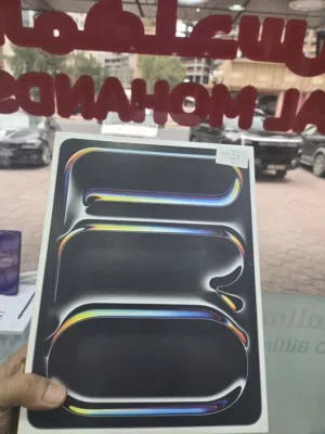 ايباد برو  256 gb واى فاى وشريحه m5 . 13 inch كفالة الفا استور سيلفر