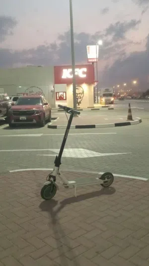 سكوتر كهربائي قابل للطي استخدام نضيف بحالة جيدة للغاية