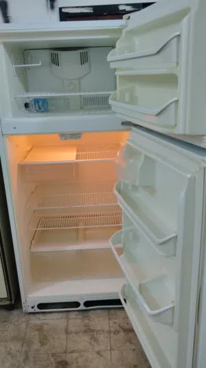 ثلاجه فرجدير امركي 22 قدم للبيع بحاله ممتازه معا التوصل التشغيل والكفاله تبريد وتجميد قوي استخدام مع