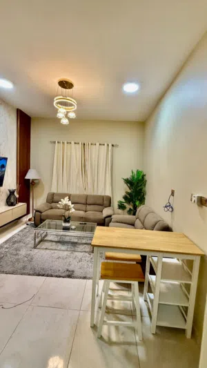 Modern 1BR Flat شقة راقية بغرفة نوم واحدة في وسط المنطقة التجارية