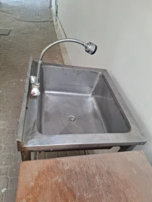 حوض ستانلس ستيل بكامل ملحقاته في الجفنين