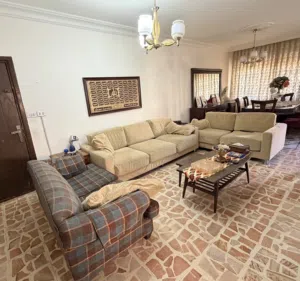 طقم كنب وطاولة وخزانة ومراية ( سفرة )