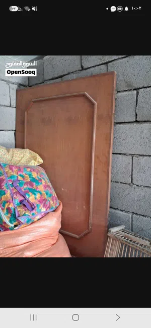 باب خشب واثنين جرجوب للبيع
