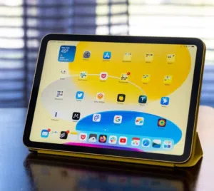 IPAD Appl 10 64G مستخدم بحالة الجديد معاه كرتونه و اغراض كامل